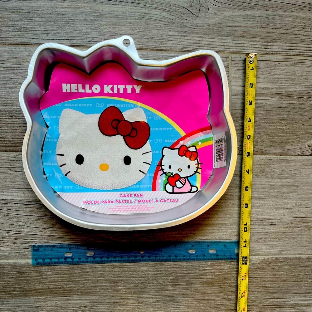 Wilton cake pan - Hello Kitty by Sanrio